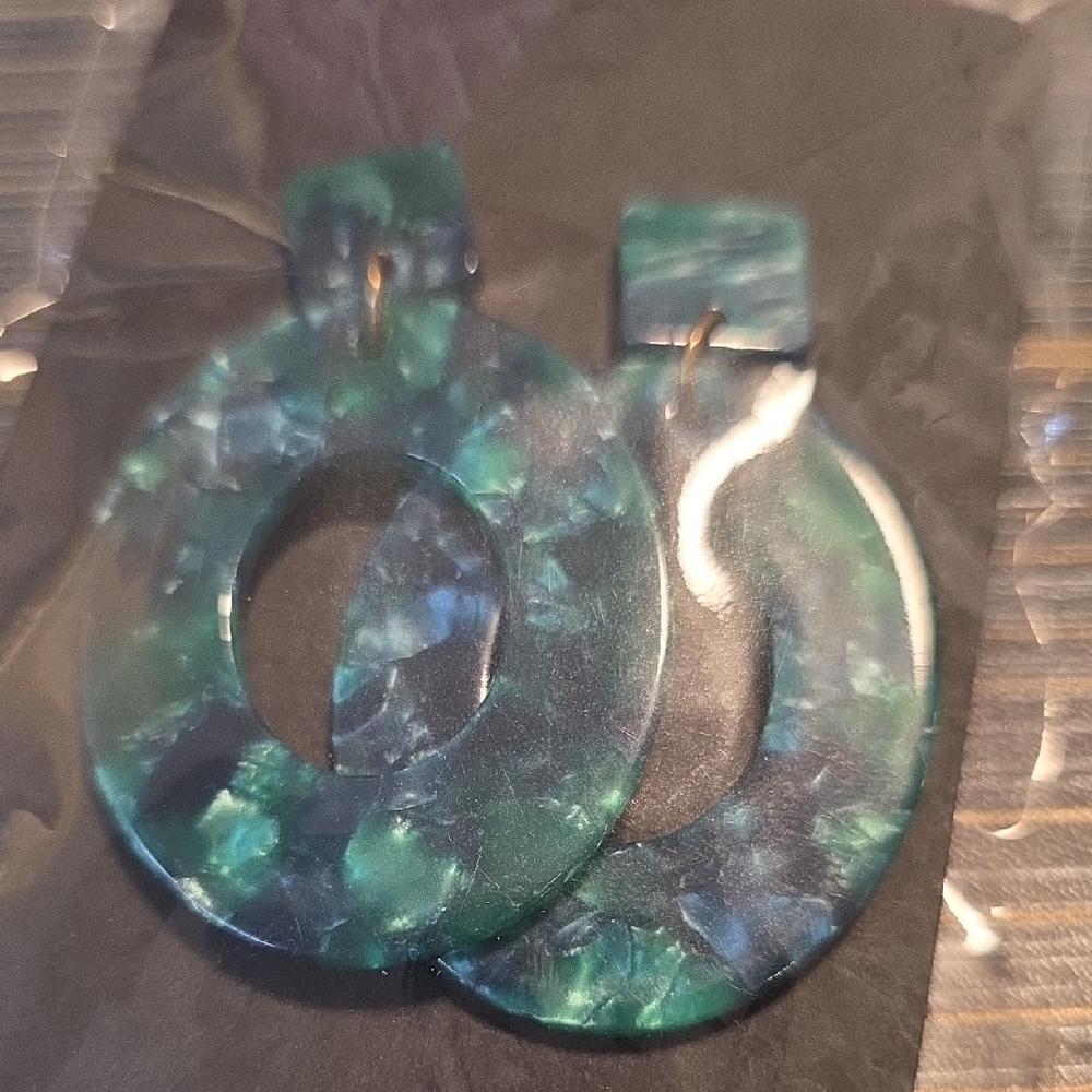 Chic Marble-Patterned Green Earrings - image 4